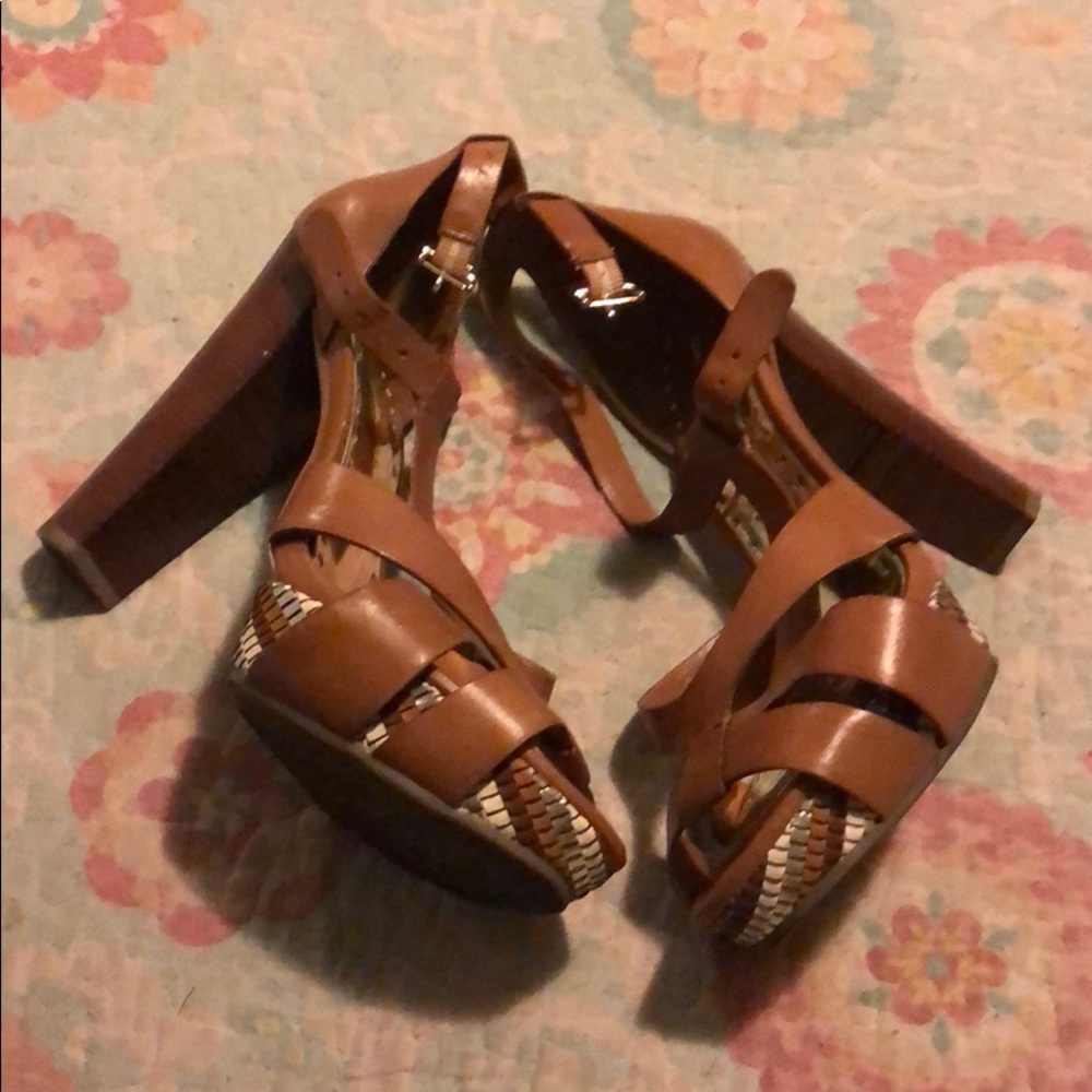 BCBG Girls generation Pumps